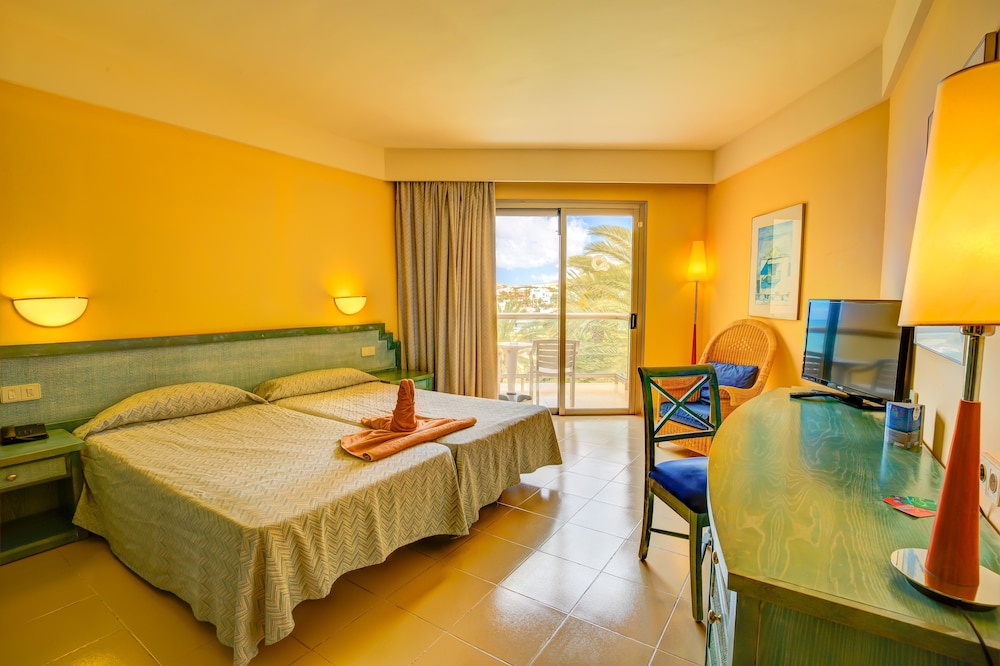 Habitación triple del hotel SBH Costa Calma Beach Resort