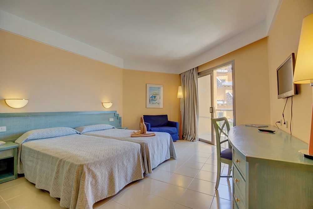 Habitación doble, vistas parciales al mar del hotel SBH Costa Calma Beach Resort. Foto 1