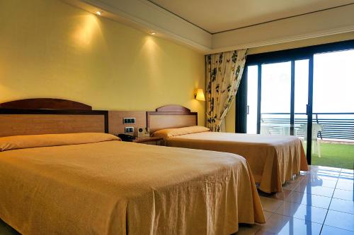 Habitación Doble con vistas laterales al mar - 1 o 2 camas del hotel Sbh Crystal Beach and Suites - Adults Only. Foto 1