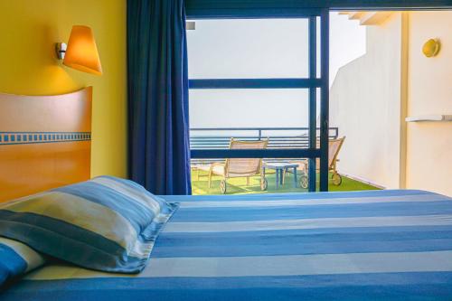 Habitación Doble con vistas al mar - 2 camas del hotel Sbh Crystal Beach and Suites - Adults Only. Foto 2