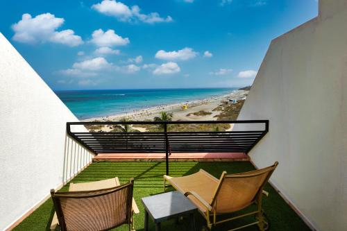 Habitación Doble con vistas al mar - 2 camas del hotel Sbh Crystal Beach and Suites - Adults Only. Foto 3