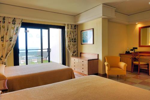 Habitación Doble con vistas laterales al mar - 1 o 2 camas del hotel Sbh Crystal Beach and Suites - Adults Only. Foto 3