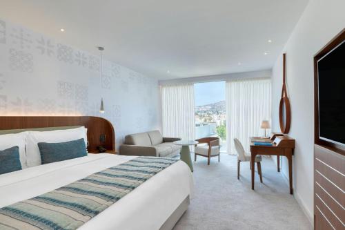 Habitación Superior con sofá cama y vistas interiores - 1 cama extragrande del hotel Parklane, A Luxury Collection Resort and Spa, Limassol