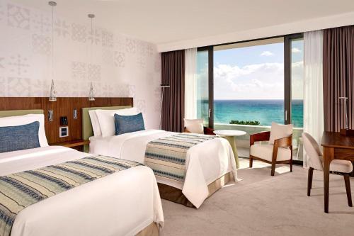 Habitación Doble Superior con balcón y vistas al mar - 2 camas del hotel Parklane, A Luxury Collection Resort and Spa, Limassol