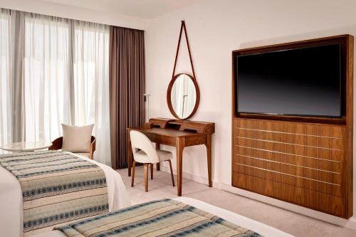 Deluxe Sea View, Larger Guest room, 2 Twin/Single Bed(s), Balcony del hotel Parklane, A Luxury Collection Resort and Spa, Limassol