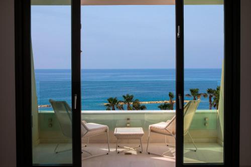 Deluxe Sea View, Larger Guest room, 2 Twin/Single Bed(s), Balcony del hotel Parklane, A Luxury Collection Resort and Spa, Limassol. Foto 2