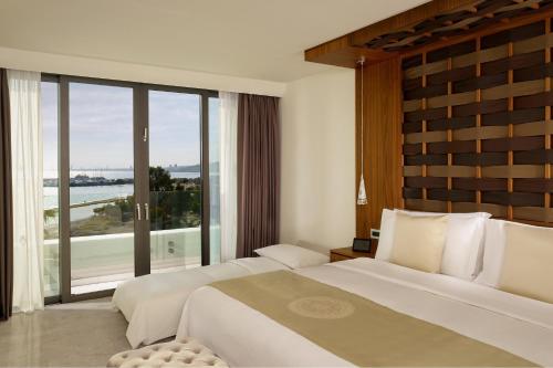 Suite Panorámica más grande de 1 dormitorio con balcón y vistas al mar - 1 cama extragrande del hotel Parklane, A Luxury Collection Resort and Spa, Limassol. Foto 2