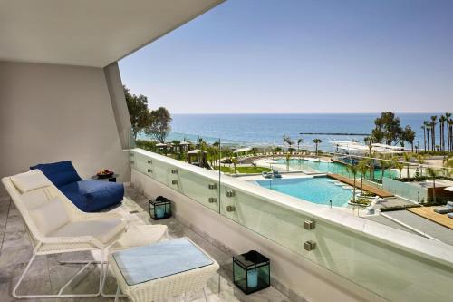 Lifestyle Suite, 1 Bedroom Suite, 1 King, Sea view, Poolside (Adults Friendly 12+) del hotel Parklane, A Luxury Collection Resort and Spa, Limassol. Foto 1