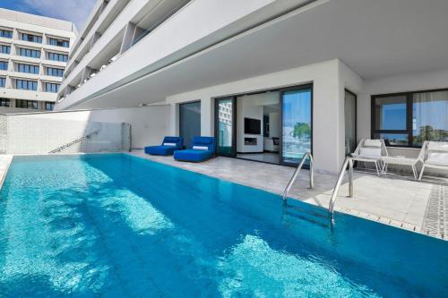 Lifestyle Suite with pool, 1 Bedroom Suite, 1 King, Sea view (Adults Friendly 12+) del hotel Parklane, A Luxury Collection Resort and Spa, Limassol. Foto 3