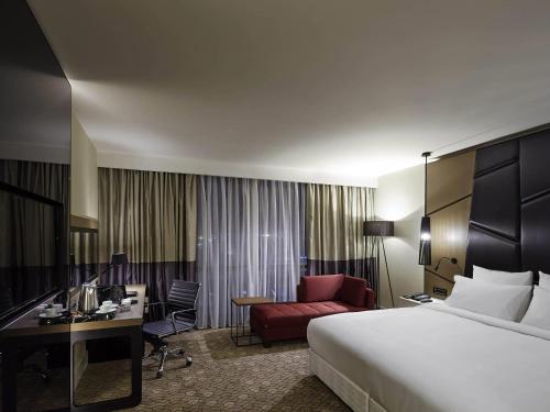Habitación Deluxe con cama extragrande - Vistas a la ciudad del hotel Pullman Istanbul and Convention Center. Foto 1