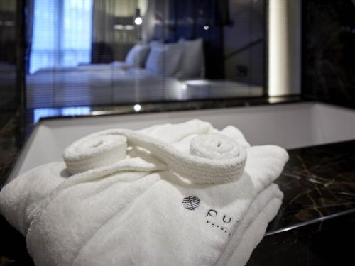 Habitación Executive con 2 camas individuales y acceso al salón del hotel Pullman Istanbul and Convention Center. Foto 6