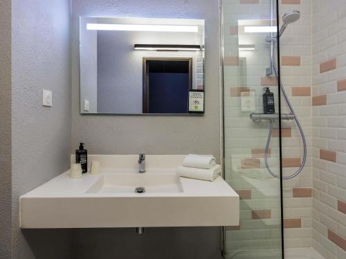 Habitación Doble Estándar del hotel Ibis Styles Toulouse Centre Canal du Mid. Foto 2