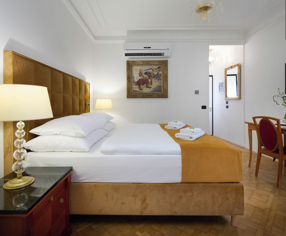 Habitación estándar con 1 cama doble o 2 individuales del hotel Bologna. Foto 2