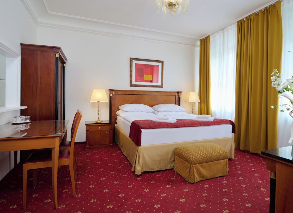 Habitación estándar con 1 cama doble o 2 individuales del hotel Bologna. Foto 3