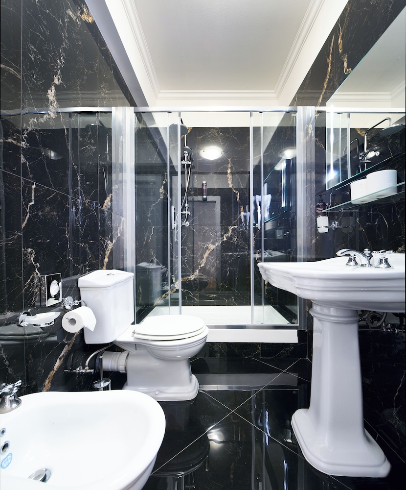 Habitación estándar con 1 cama doble o 2 individuales del hotel Bologna. Foto 5