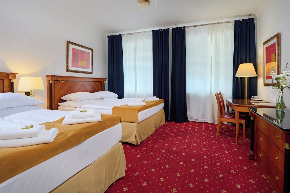 Habitación cuádruple del hotel Bologna. Foto 3