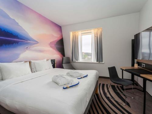Queen Suite with Sofa in Living Room del hotel Novotel Vilnius Centre