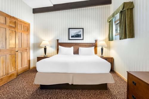 King Suite with Sofa Bed and Spa Bath - Second Floor/Non - Smoking del hotel Best Western Adirondack Inn. Foto 4