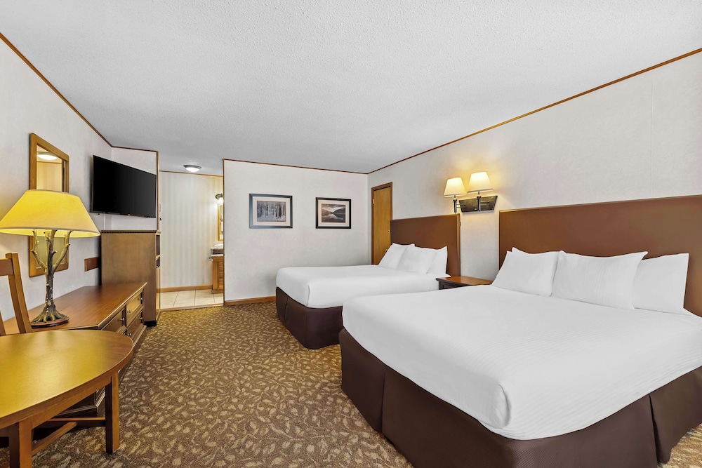 Habitación estándar, 2 camas de matrimonio, no fumadores, frigorífico y microondas (1st Floor) del hotel Best Western Adirondack Inn. Foto 2