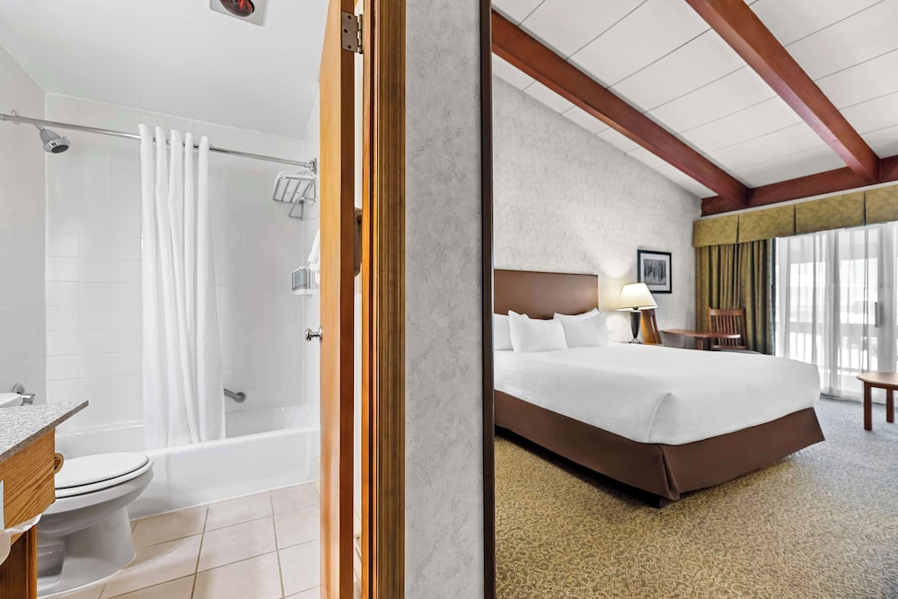 Habitación estándar, 1 cama de matrimonio grande, no fumadores, balcón (2nd Floor) del hotel Best Western Adirondack Inn. Foto 1