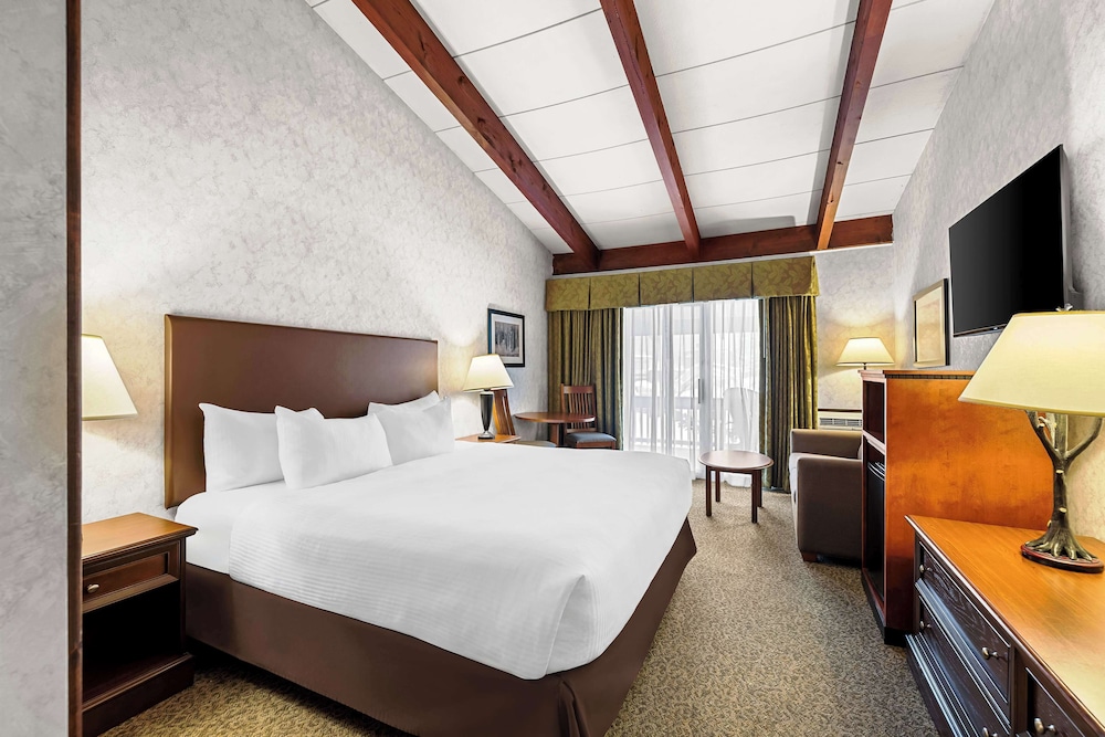 Habitación estándar, 1 cama de matrimonio grande, no fumadores, balcón (2nd Floor) del hotel Best Western Adirondack Inn. Foto 2