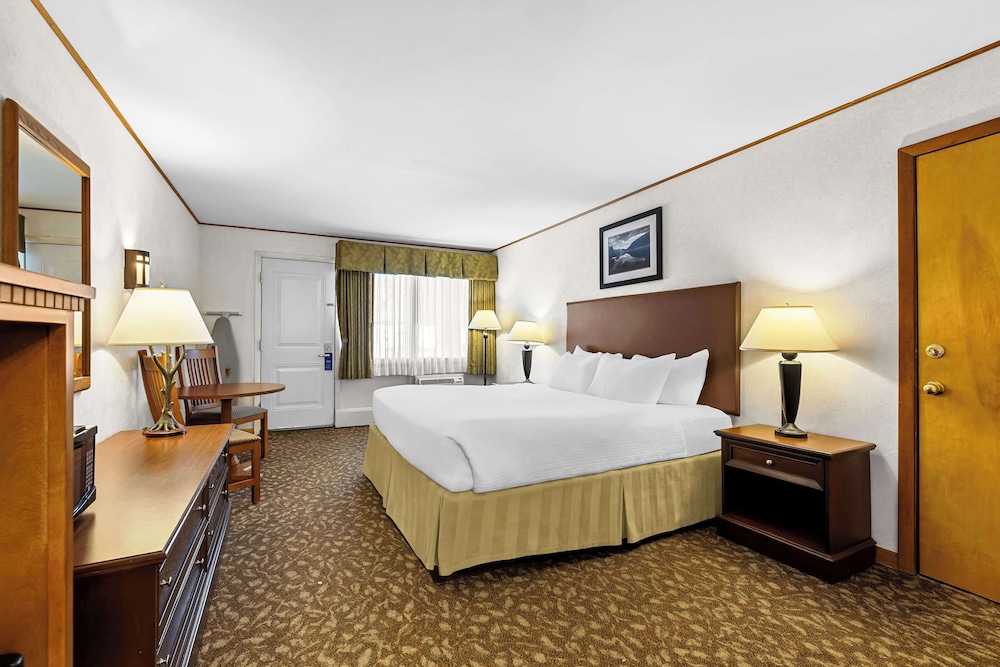 Habitación doble 1 Cama king del hotel Best Western Adirondack Inn. Foto 3