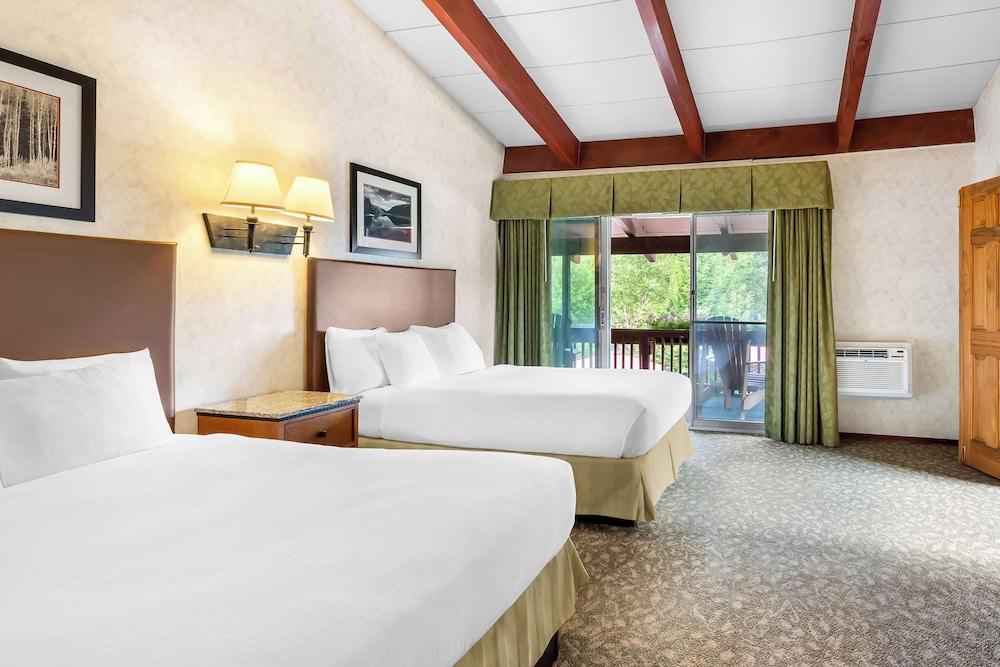 Suite, 2 camas de matrimonio, no fumadores, bañera de hidromasaje (2nd Floor;with Sofabed) del hotel Best Western Adirondack Inn