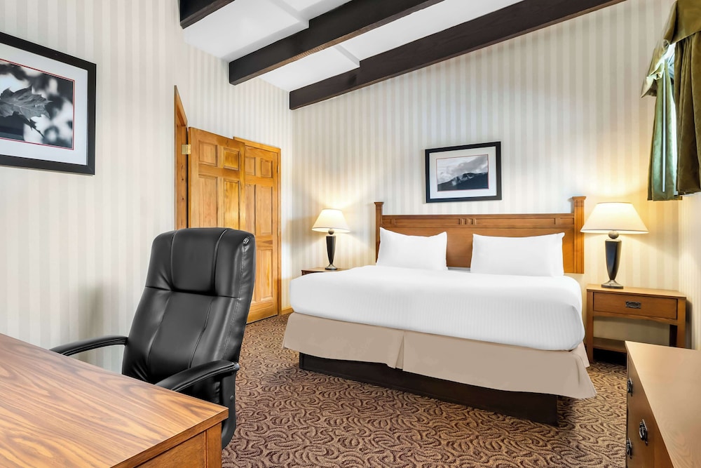 Suite, 1 cama de matrimonio grande, no fumadores, bañera de hidromasaje (2nd Floor;with Sofabed) del hotel Best Western Adirondack Inn. Foto 5