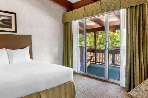 Queen Room with Two Queen Beds and Balcony - Non - Smoking/Second Floor del hotel Best Western Adirondack Inn. Foto 2