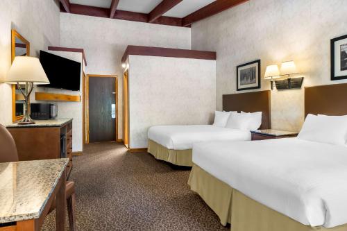 Queen Room with Two Queen Beds and Balcony - Non - Smoking/Second Floor del hotel Best Western Adirondack Inn. Foto 3