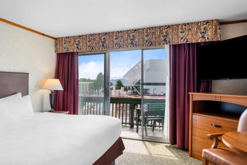 King Room with Balcony - Second Floor/Interior Room/Non - Smoking del hotel Best Western Adirondack Inn. Foto 1