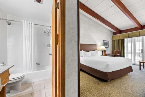 King Room with Balcony - Second Floor/Interior Room/Non - Smoking del hotel Best Western Adirondack Inn. Foto 4