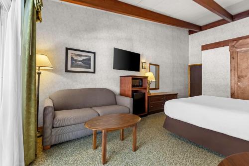 King Room with Balcony - Second Floor/Interior Room/Non - Smoking del hotel Best Western Adirondack Inn. Foto 6