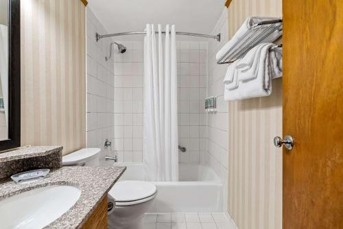 King Room - First Floor/Interior Room/Non - Smoking del hotel Best Western Adirondack Inn. Foto 7