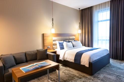 Estudio con cocina, conexión WiFi gratuita y set de té y café gratuito - 1 cama extragrande del hotel Premier Sofia Airport Hotel. Foto 5