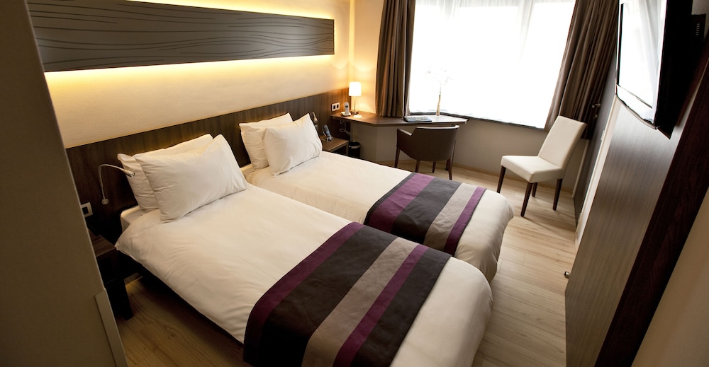 Habitación doble estándar con 1 cama doble o 2 camas individuales del hotel Mercure Oostende. Foto 1