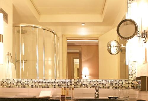 Suite Executive del hotel Crowne Plaza Limassol, An Ihg. Foto 5