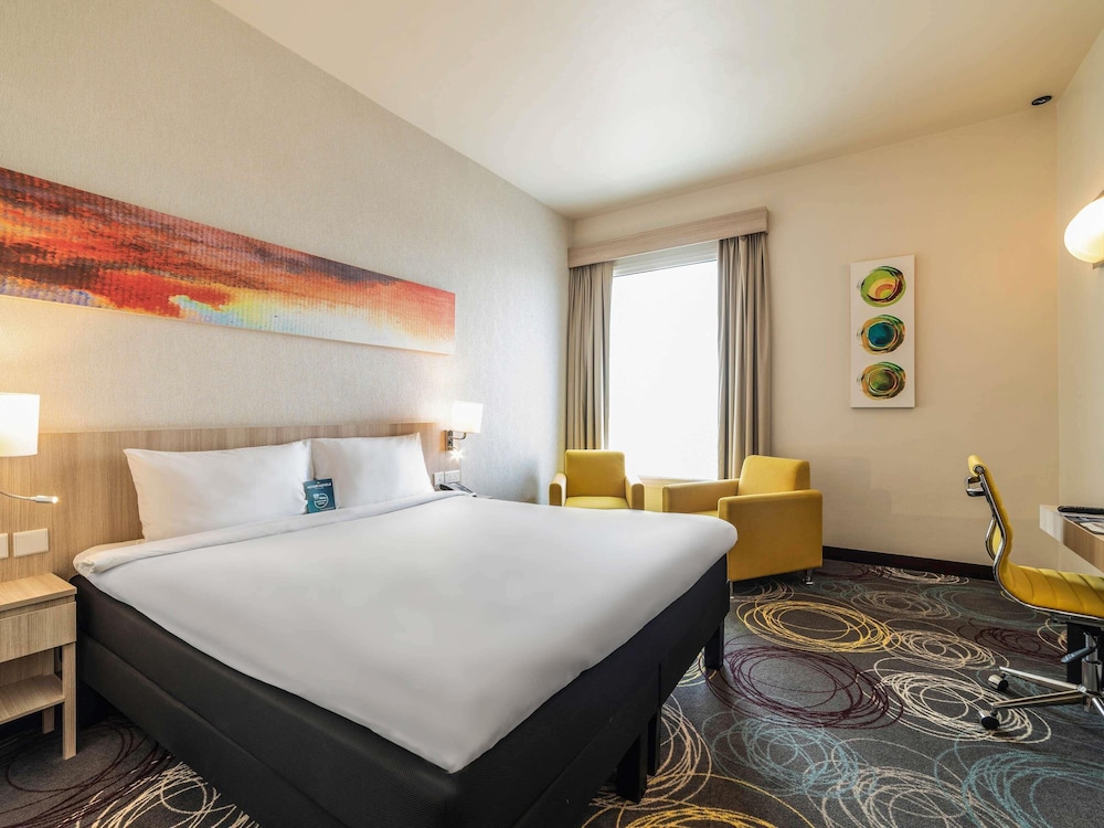 Habitación Estándar con 1 cama doble del hotel Ibis Styles Dragon Mart Dubai. Foto 7