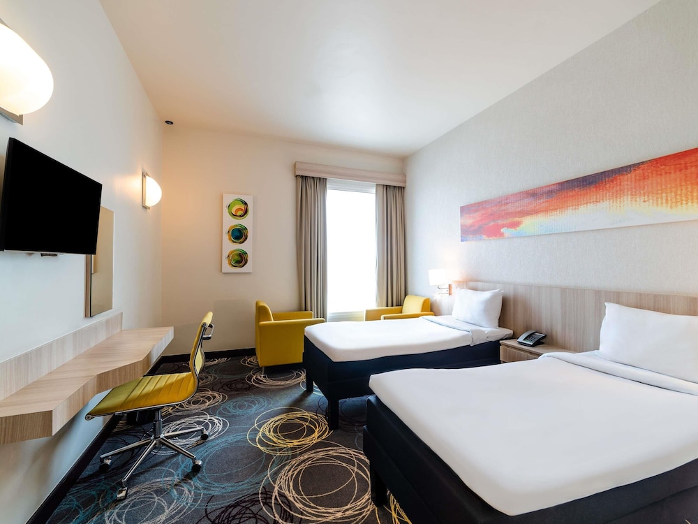 Habitación estándar con 2 camas individuales del hotel Ibis Styles Dragon Mart Dubai. Foto 3
