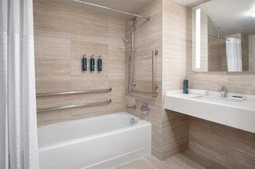 King Room with Tub - City View - Accessible del hotel Millennium Hilton New York One UN Plaza. Foto 2