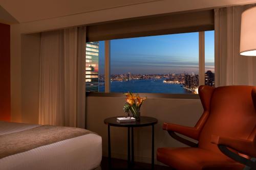 Room with Two Twin Beds - City View del hotel Millennium Hilton New York One UN Plaza. Foto 7