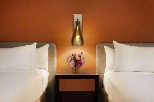 Habitación con vistas a la ciudad - 2 camas dobles del hotel Millennium Hilton New York One UN Plaza. Foto 1