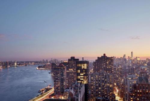 Premium Corner Room with One King Bed - City View del hotel Millennium Hilton New York One UN Plaza