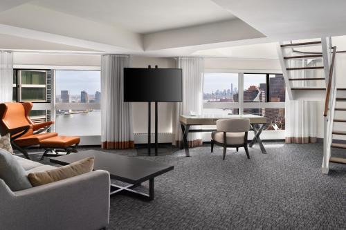 Royal One - Bedroom Duplex King Suite del hotel Millennium Hilton New York One UN Plaza. Foto 5