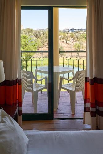 Habitación Doble Superior con vistas al jardín - 2 camas del hotel The Navigator- Palm Oasis Alvor