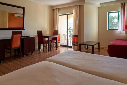 Suite Junior con balcón del hotel The Navigator- Palm Oasis Alvor. Foto 3