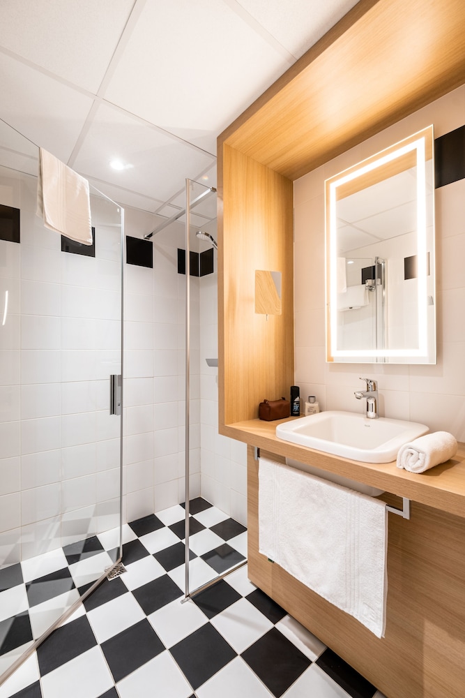 Habitación Privilege con una cama doble del hotel Mercure Tours Sud. Foto 4