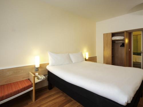 Habitación Doble Estándar del hotel Ibis Budapest City. Foto 1
