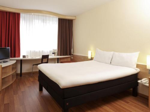Habitación Doble Estándar del hotel Ibis Budapest City. Foto 4