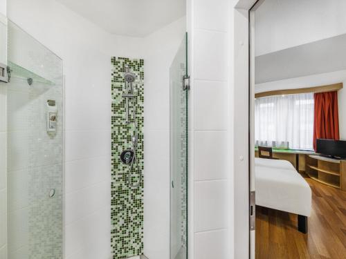 Habitación Doble Estándar del hotel Ibis Budapest City. Foto 6
